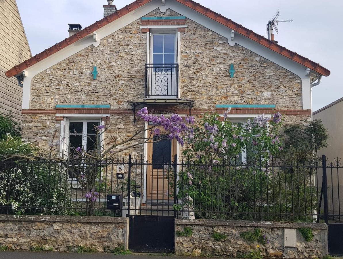 Le Vieux Tilleul Vaires-sur-Marne Luaran gambar